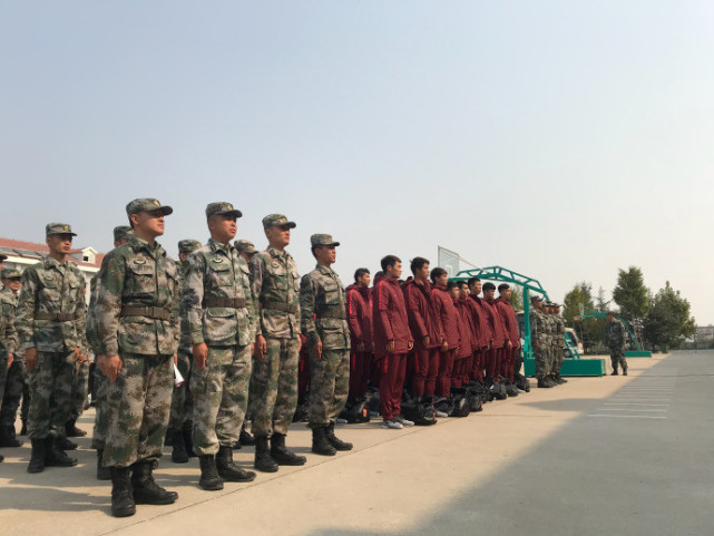 第一期国足集训队19日结束军训 各俱乐部代表