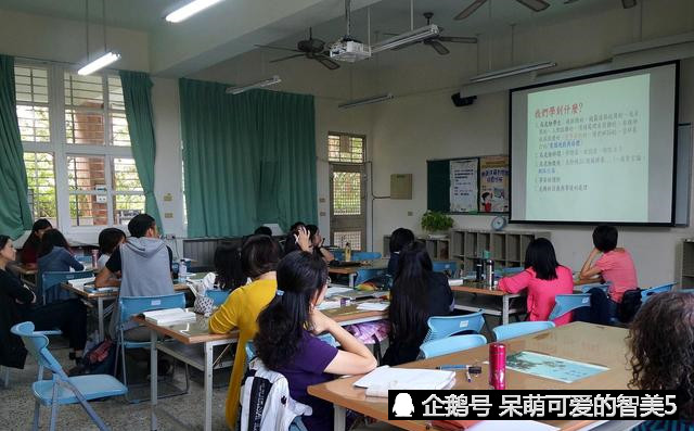 儿子正在网吧上网,爸爸突然冲了进去,接下来你们忍住别笑