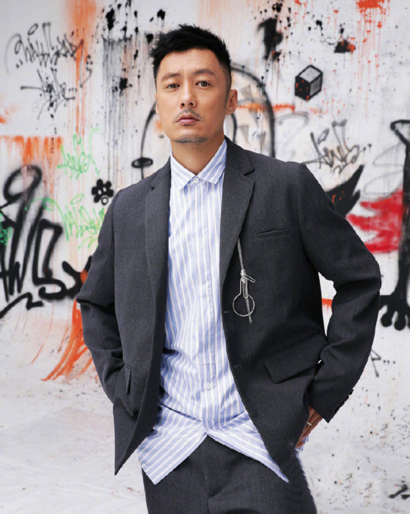 37岁余文乐拍摄大片，造型百变，解锁时尚新穿搭，帅气满分