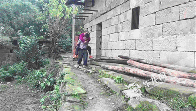 重庆男子脾气倔 找工作主动要求工资开低点