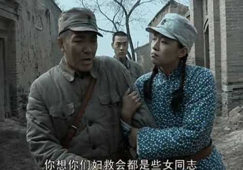 《亮剑》同是李云龙结婚:旧版吃大饼,新版却豪