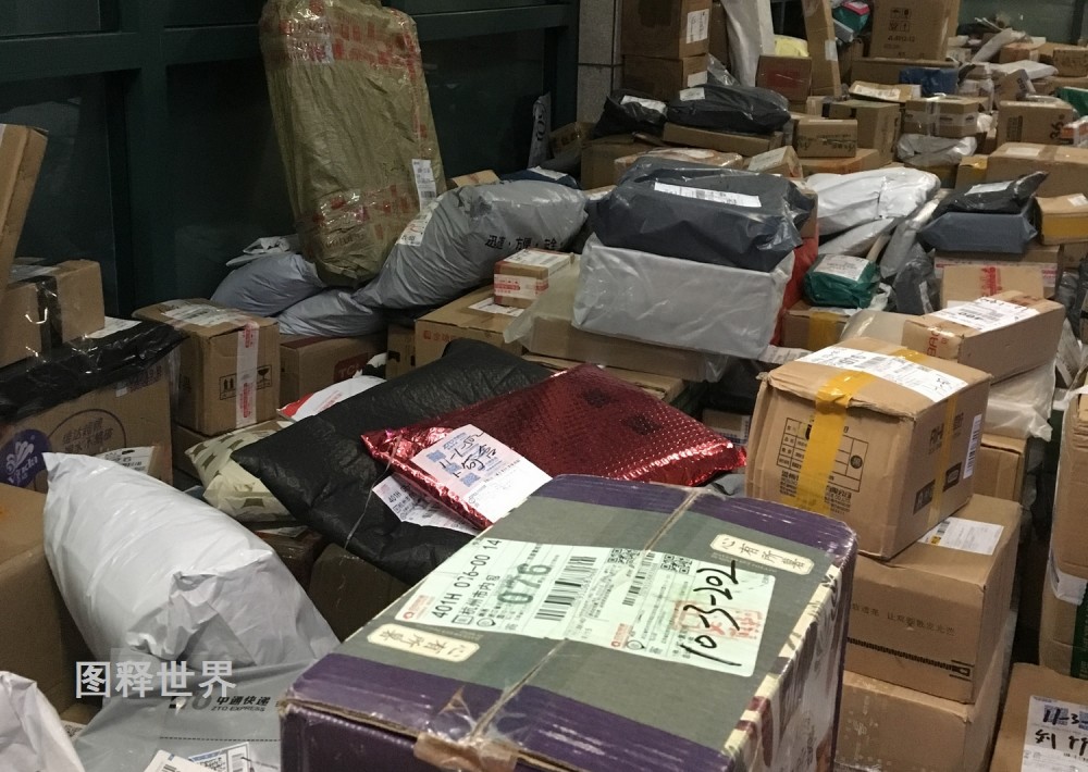杭州一小区双十一包裹每天上千 保安通宵保护
