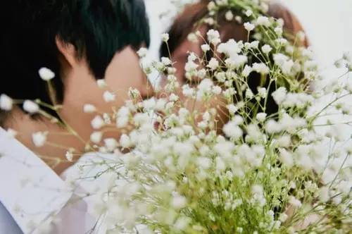 刚跟前女友分手,便赌气娶了她 , 结婚以后竟然.