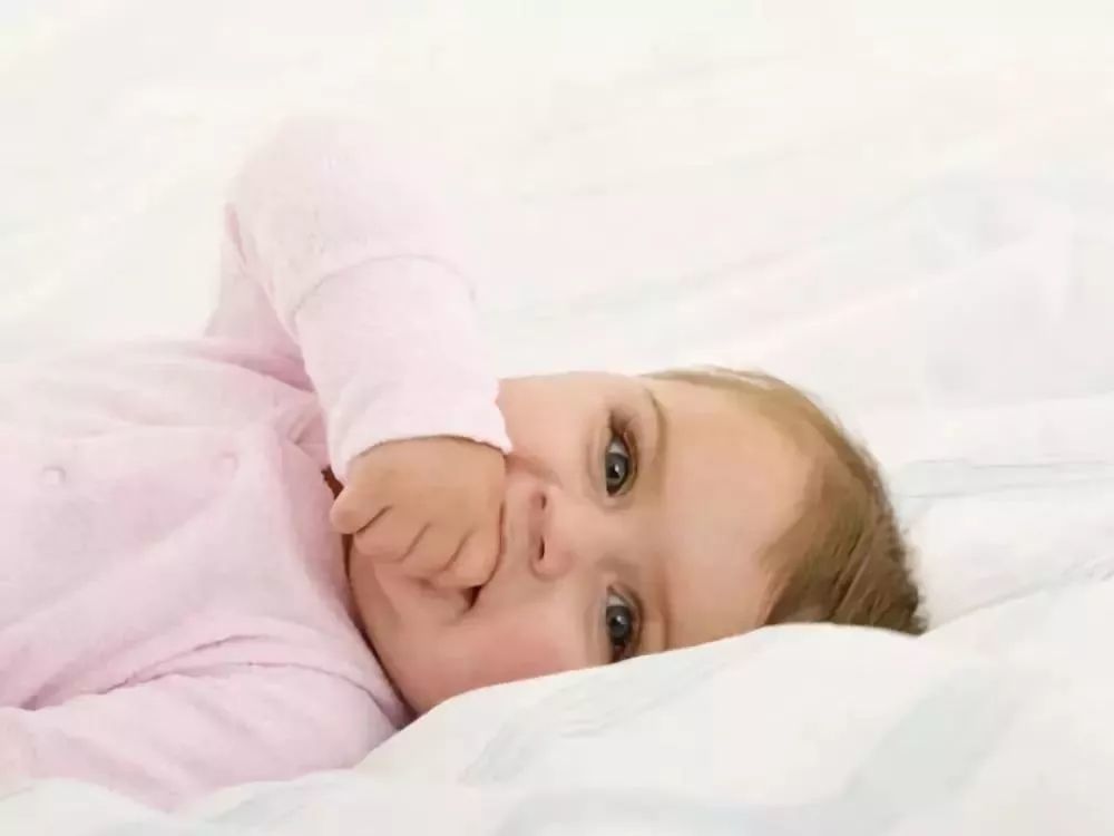 宝宝吃手,越吃越聪明?96.6%的宝妈不知道的冷