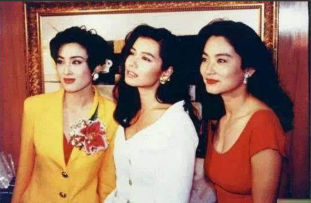 他颜值好过张国荣金城武，是王祖贤的偶像，近照变老