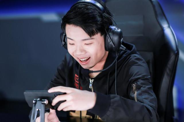 14:30直播KPL:RNG.M击六连胜 WE盼延续火热