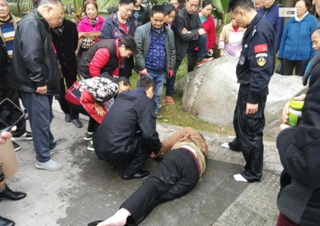 成都一女子溺水 2名民警低温寒风中下河救人