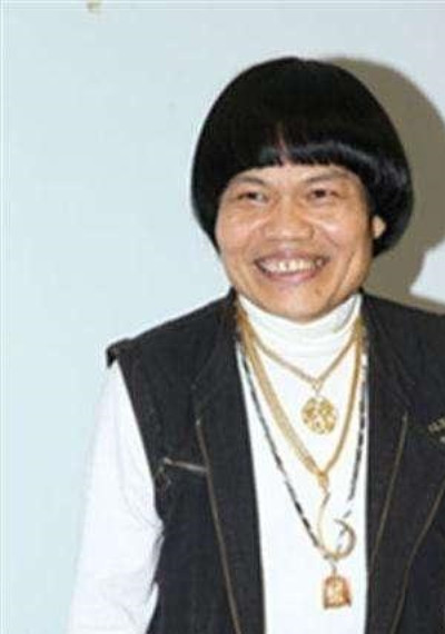 "金牌绿叶八两金"带儿子出镜,看着那两张面孔,网友:是亲生的