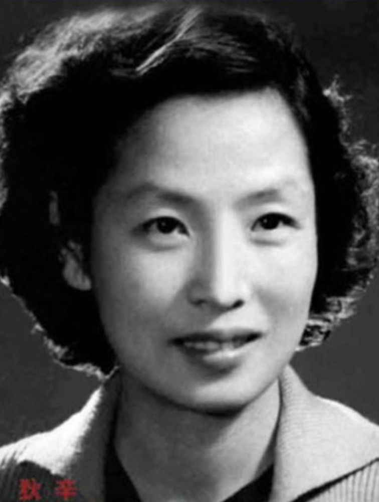 蓝天野夫人狄辛去世,享年91岁,一生演过无数经典话剧