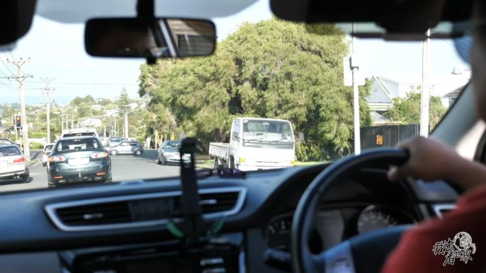 假如在新西兰赚到一百万要交十万的税,把十万