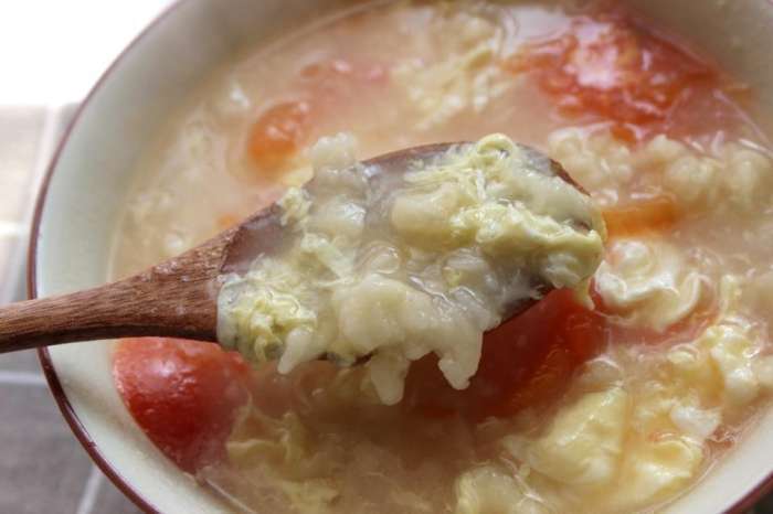 西红柿疙瘩汤冬天最好,简单味道好,喝1碗全身