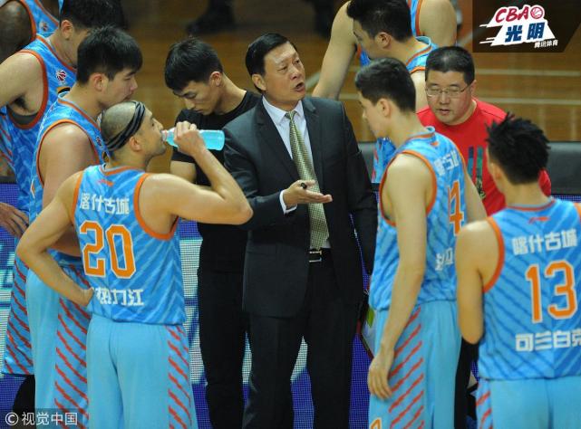 现任上海队主教练李秋平曾在新疆队执教过三年,并为新疆男篮带来队史