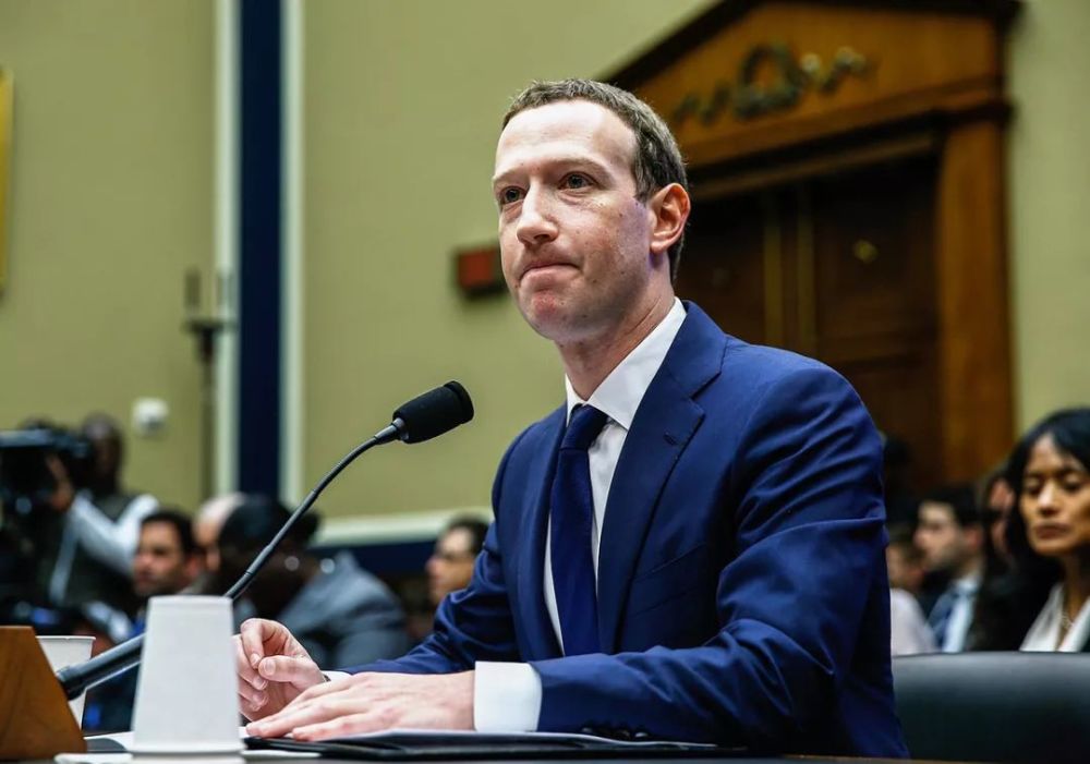 小扎雇人黑苹果,不让高管用iPhone?硅谷这场肥