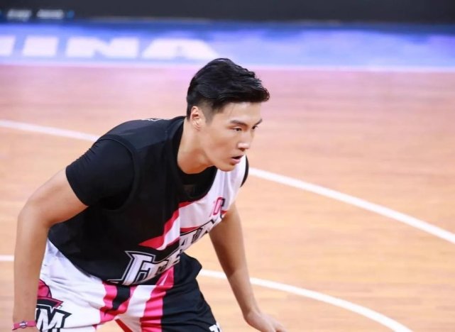 华侨大学篮球队拿下了一个世界冠军