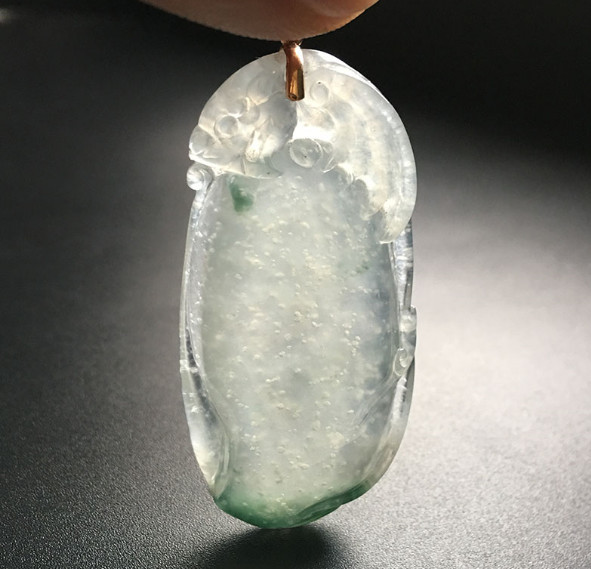 冰种翡翠有棉絮好不好?为您介绍雪花棉翡翠
