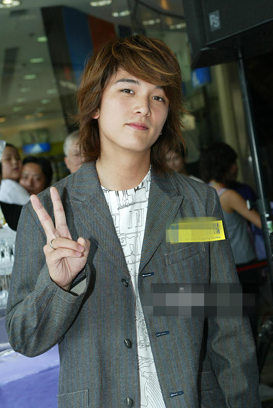 邱泽16年前旧照公开,长相不输陈冠希,怪不得能