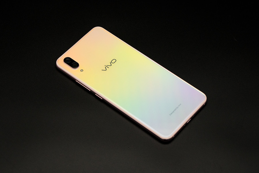 vivo X23幻彩版上手:这个镀膜很魔性