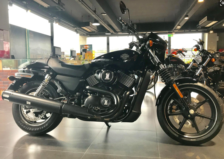 超车不成,车主不服别倒摩托车,保险公诉哭诉:坑