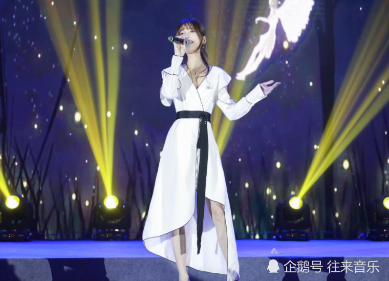 又一女歌手沦为18线,接商演活动却暴露一细节
