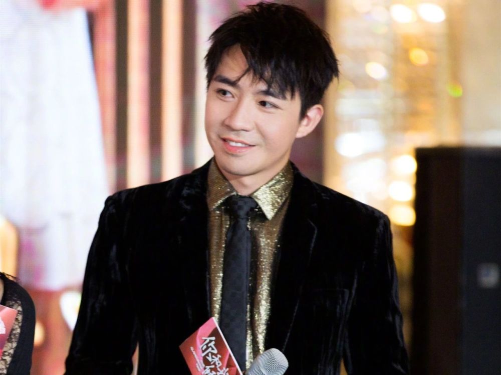 31岁俞灏明下厨做饭，出道11年就住这样的房子?太低调了