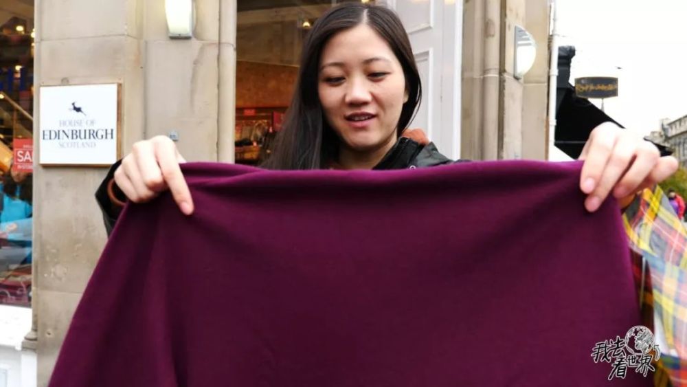 英国爱丁堡购物名街,除了商品,这里还有某国产