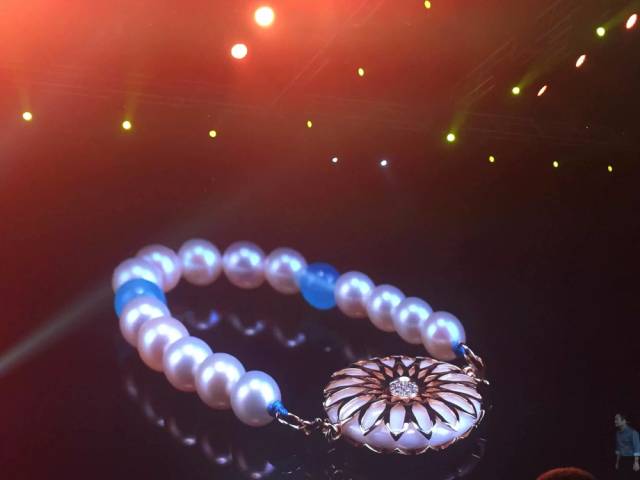 当小米手环出货量超过1000万枚时,华米想用陶