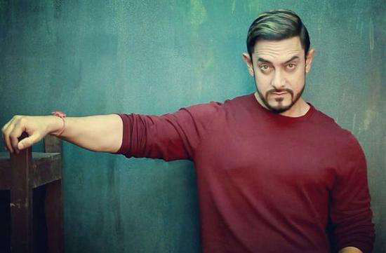 由于阿米尔·汗主演的《印度暴徒》的失败，投资商向制片公司索赔