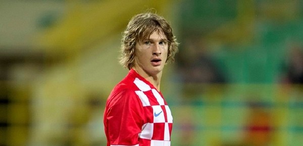 球探-18岁就为国效力的他 一战告诉拉莫斯何为