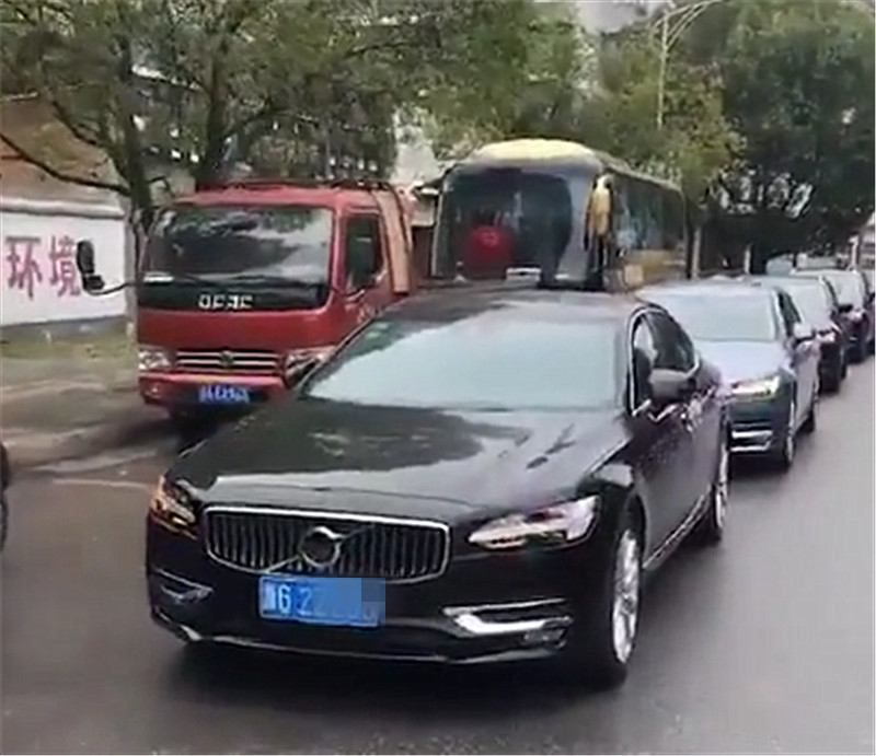 沃尔沃婚车队现杭州,本不会注意,但头车车牌颜
