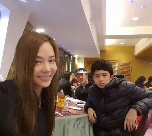 脚踹蓝洁瑛的狄莺也是养了个坑爹的儿子,被遣