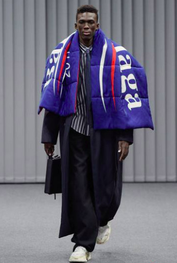 巴黎世家不玩街头,就不值得买了吗?