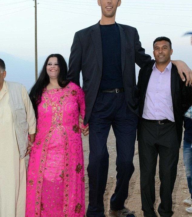 身高与妻子相差80厘米,破吉尼斯纪录,世界上最高的人