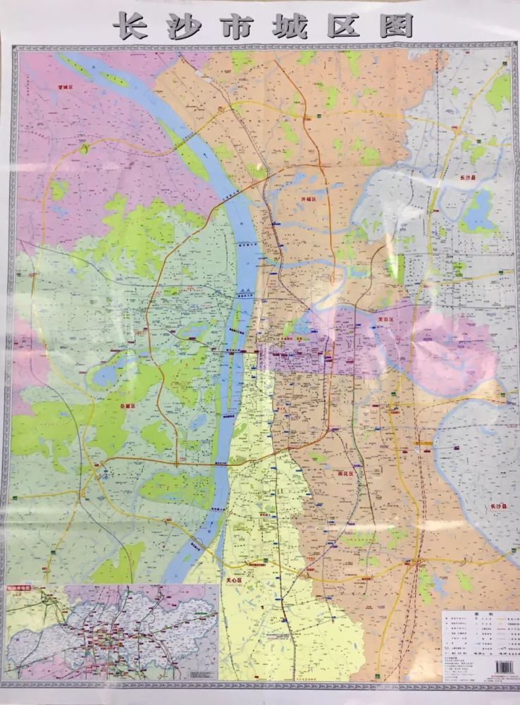 2018年的《长沙市城区图》已相当复杂,密密麻麻的线路图标,标记着改革