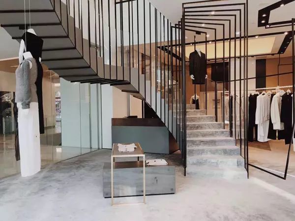 孙怡这件毛衣撞衫10人烂大街?但为啥依然脱颖