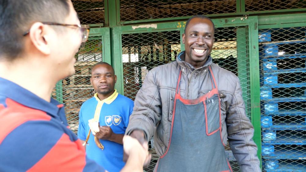 非洲最发达国家,黑人只靠卖土豆,日入两万人民