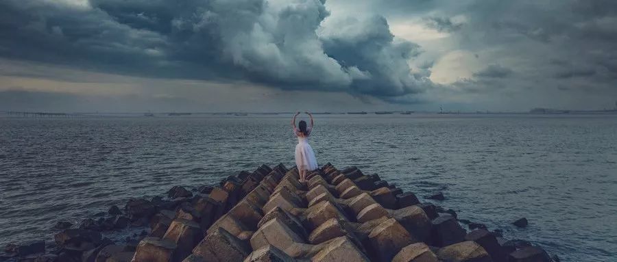 HR未发朋友圈被辞退:有心人弄虚作假,实干者疲