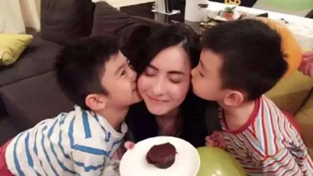男星自曝离婚打击太大，为女儿不敢谈恋爱，因养家重担拼命工作