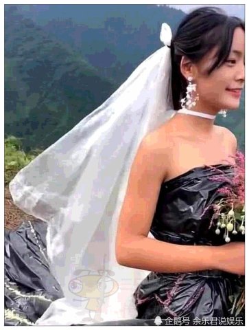 怎么用塑料袋做婚纱_怎么用塑料袋做衣服(2)