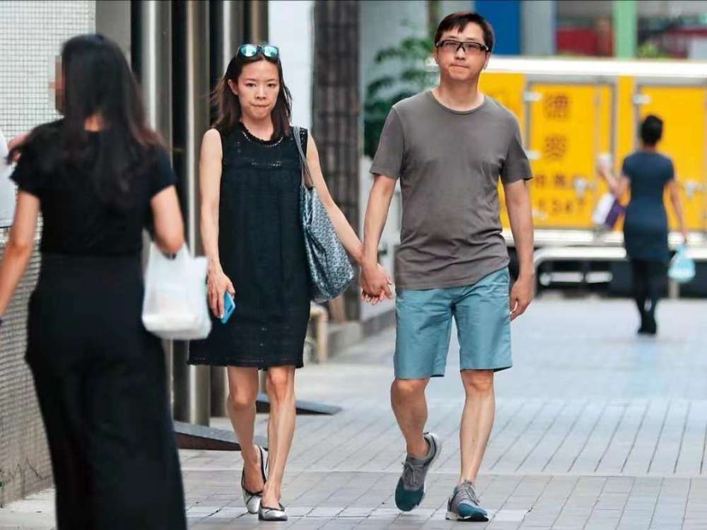 台媒曝庾澄庆57岁第三度当爸爸，妻子二胎顺产男婴