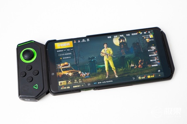 黑鲨游戏手机Helo,开黑吃鸡无往不利