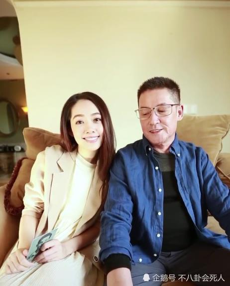 郭碧婷晒与宅男老爸合影，总算明白郭碧婷长得仙不是没有原因的