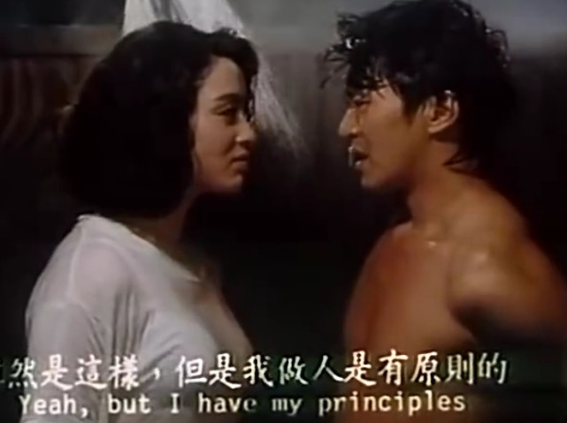在90年代,张敏成为当时炙手可热的女星,并凭借出众的外貌和身材成为