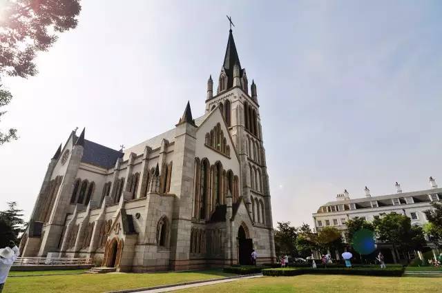 法国艺术大学排名_法国美女行为艺术(3)