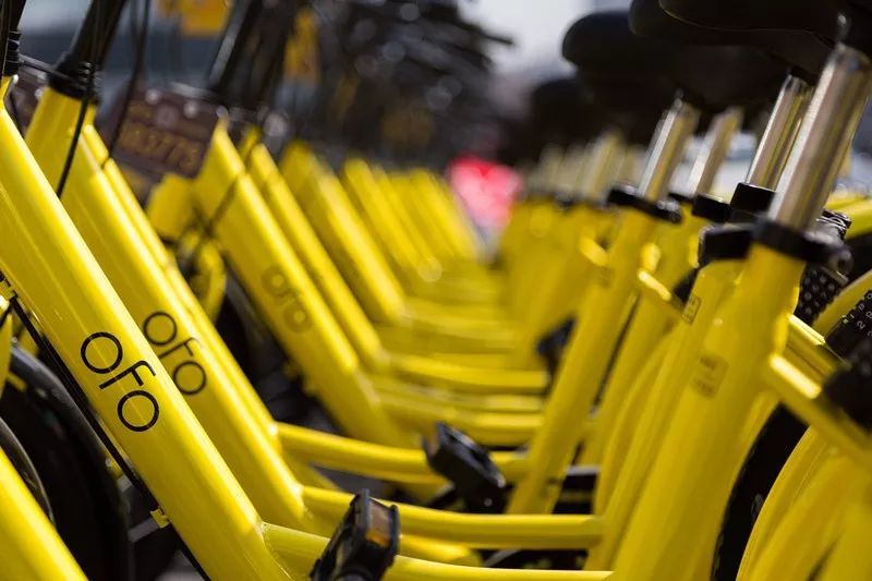 网友怒了!ofo给外国人秒退押金 竟还用英文写