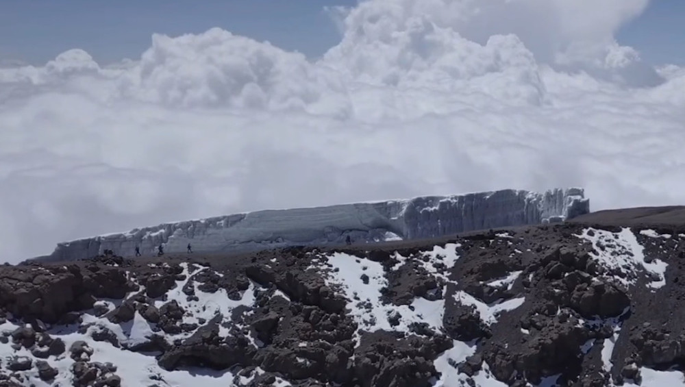 赤道雪山的奇观为何在逐渐消失?一座山融合一