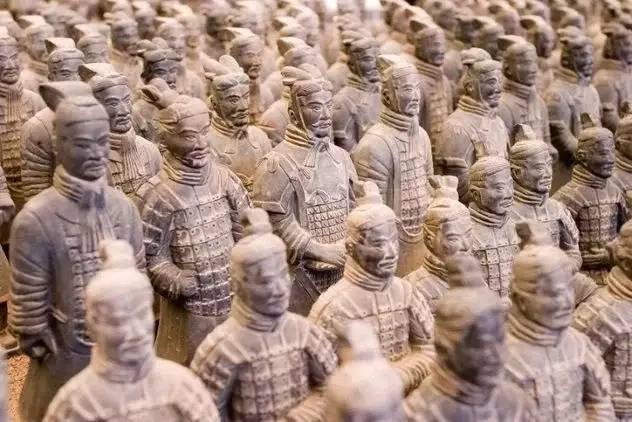 秦始皇兵马俑于1974年被发现,收藏了近9000名的雕像,代表着中国第一任