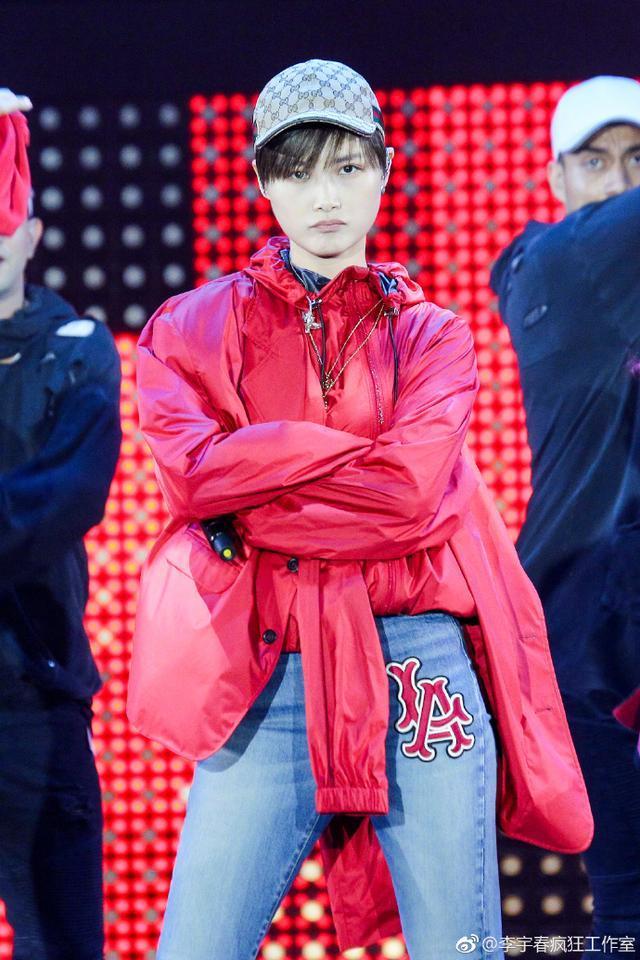 李宇春吴亦凡同日发新曲，《木兰》诠释中国风，引发热议霸占热搜