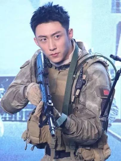 家暴再添实锤？网友曝光结婚照，黄景瑜坐实渣男？