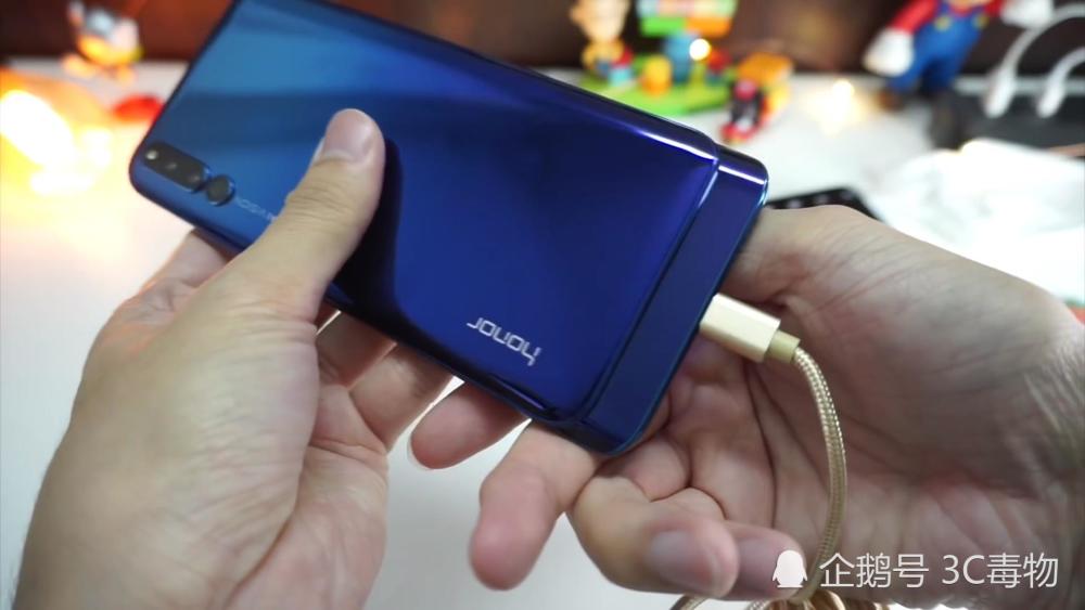 荣耀Magic2和小米MIX3对比:滑盖撞脸 谁更值得