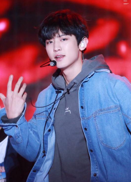 朴灿烈,帅就一个字却跟了朴灿烈一辈子!又帅又可爱的